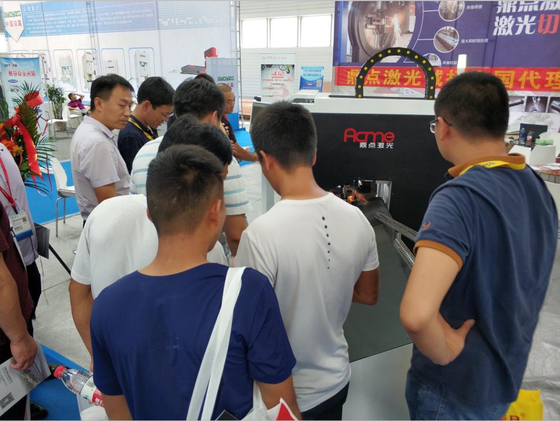 ٹیوب لیزر کاٹنے والی مشین tube laser cutting machine